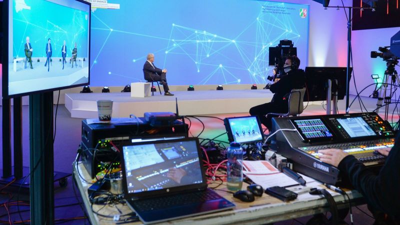 Der Energieforschungskongress 2020 wurde als digital-hybrides Veranstaltungsformat umgesetzt: die Diskussionen wurden in einem Studio aufgenommen und per Live-Stream übertragen.