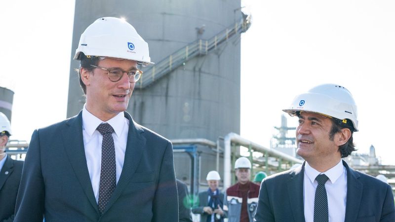 NRW-Ministerpräsident Wüst besucht Air Liquide in Oberhausen