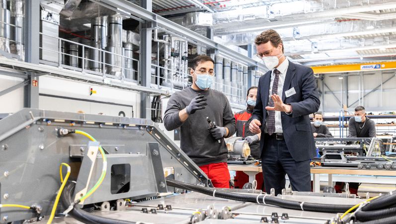 Eröffnung der Brennstoffzellenfabrik in Herten Ministerpräsident Hendrik Wüst bei der Eröffnung der Brennstoffzellenfabrik in Herten