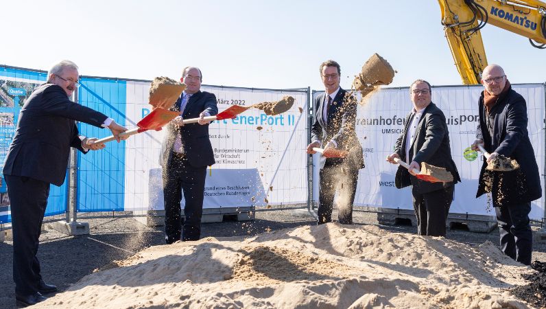 Spatenstich für das erste klimaneutrale Containerterminal Europas Spatenstich für das erste klimaneutrale Containerterminal Europas