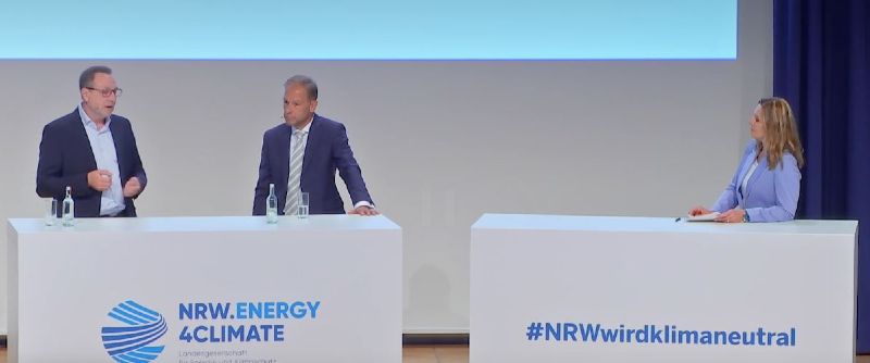 Samir Khayat und Ulf C. Reichardt, NRW.Energy4Climate, im Gespräch mit Moderatorin Andrea Grießmann